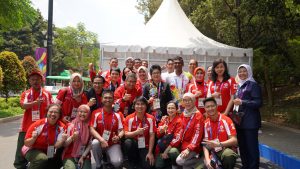 foto bersama tenaga kesehatan di medical center GBK